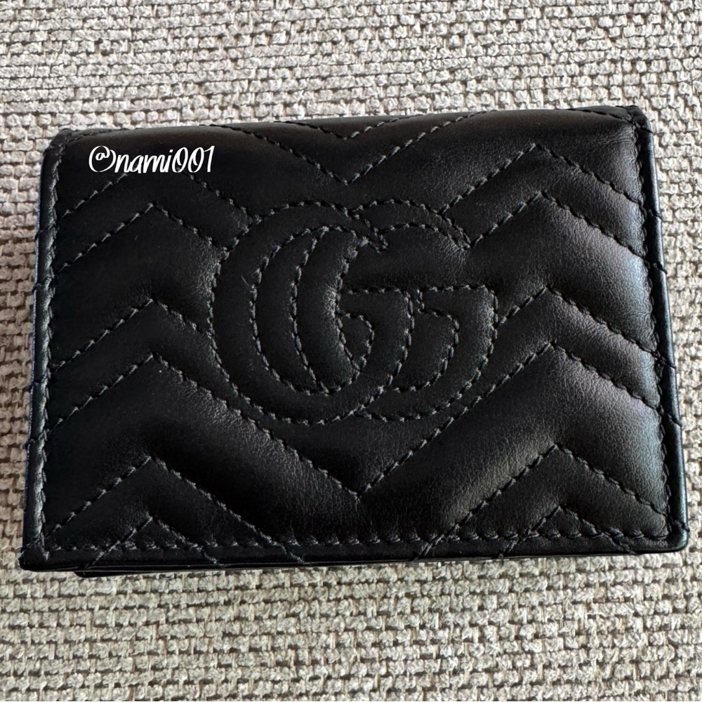 Gucci Black Compact Wallet with Gold GG Logo - Picture 2 of 9